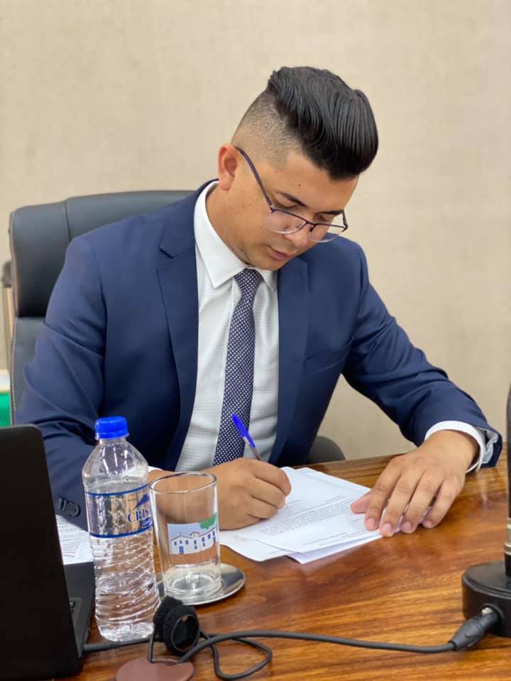 PRF flagra motorista com CNH falsificada