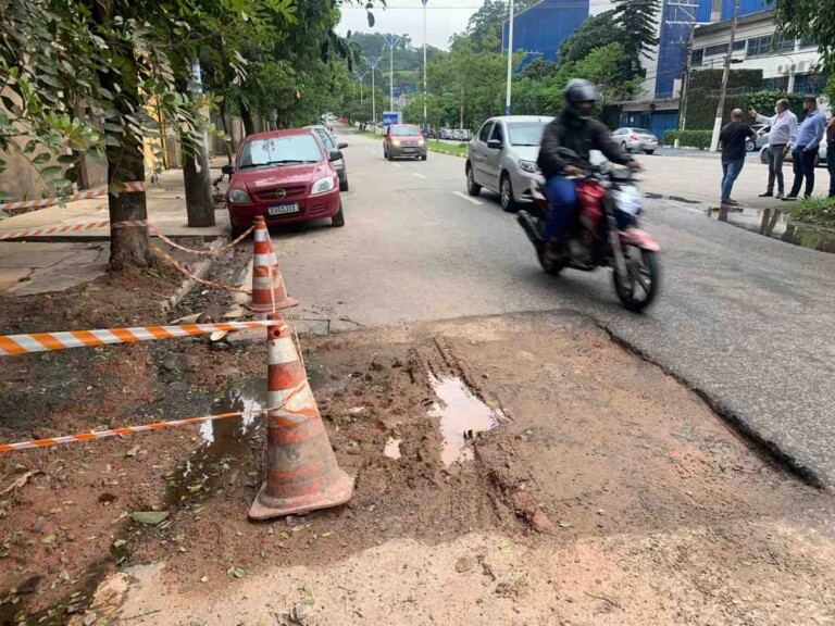 Prefeito Ayres Scorsatto ressalta a importância de obras para a infraestrutura de Juquitiba