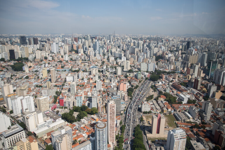 PIB de SP avança 3,2% em março puxado pela indústria